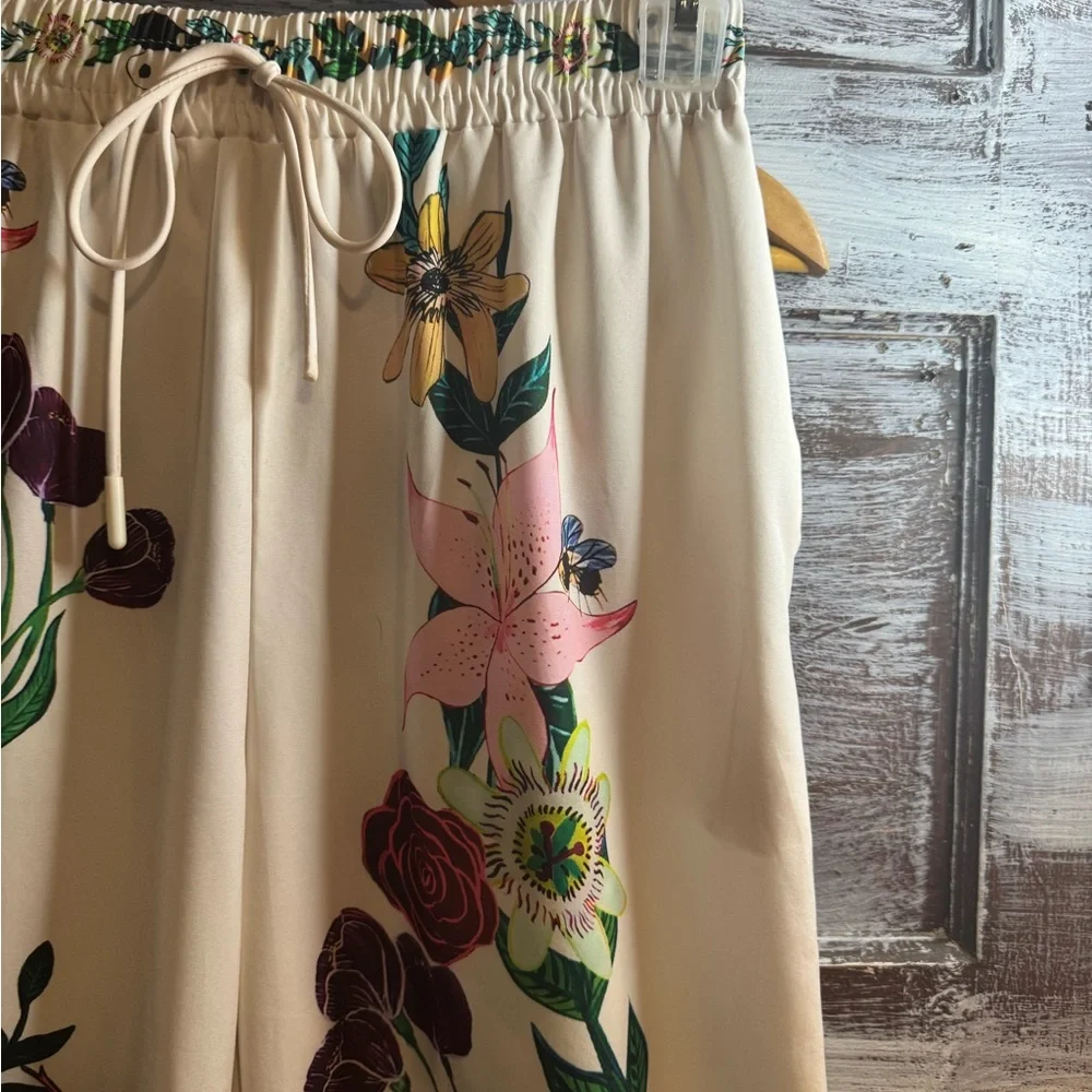 Floral Wide Leg Pants - Picture 3 of 9